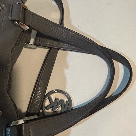 Michael Kors gray pebble leather Leather hobo purse crossbody - Picture 5 of 11